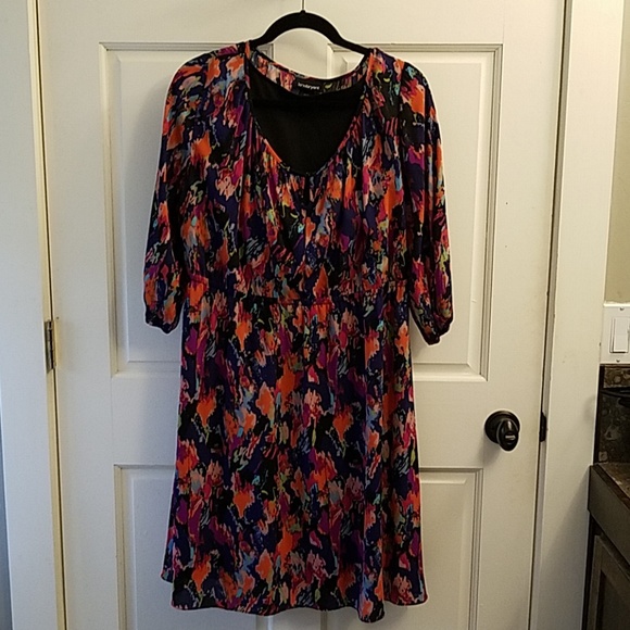 Vibrant Dress - Picture 2 of 6